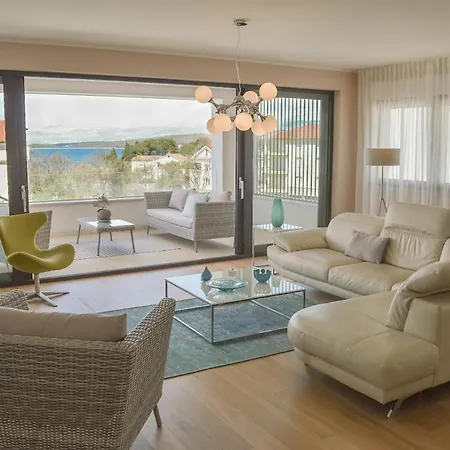 Rova Apartment