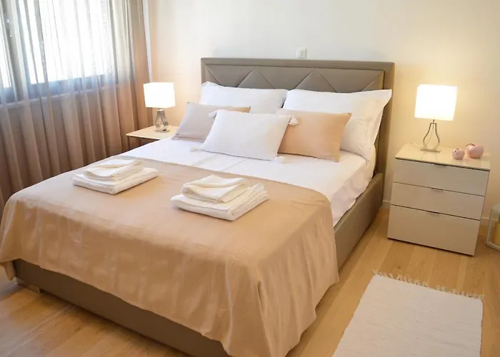 Rova * مالينسكا